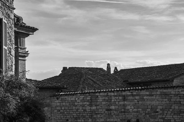 Céu telhados parede — Fotografia de Stock