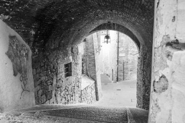 merdivenli alt geçit