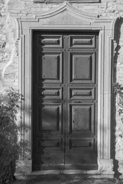 Porta de madeira e sombra — Fotografia de Stock