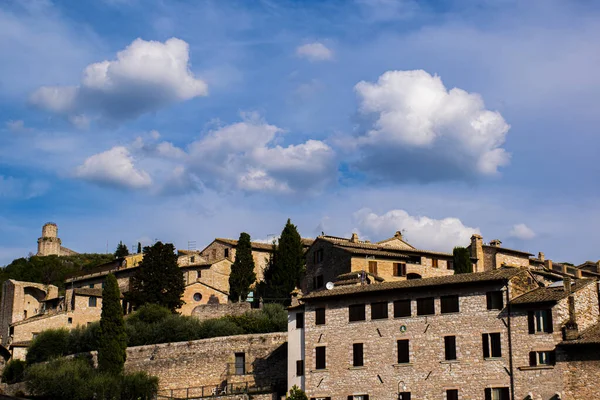 Uitzicht op Assisi met Wolken — Stockfoto