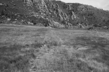 Antik asfalt yol iki