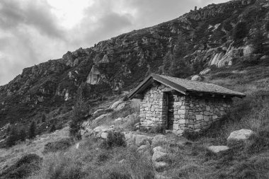 Dağlarda bir kulübe
