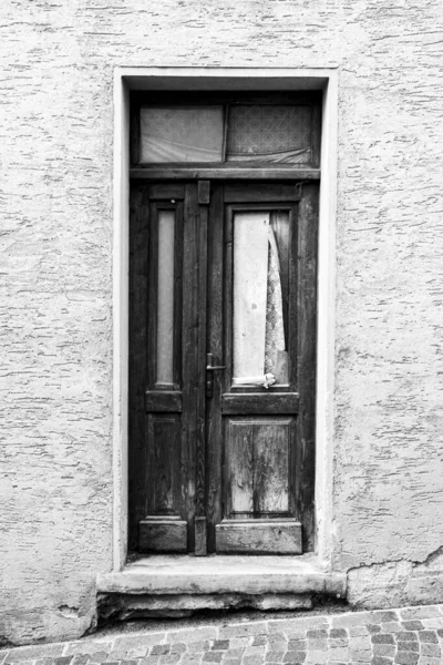 Tür mit schrägem Boden — Stockfoto