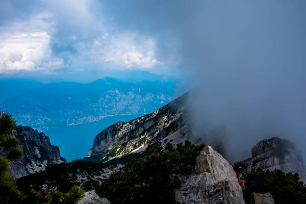 Nubes Blancas Las Cimas Los Pre Alpes Venecianos Cadena Del — Foto de Stock