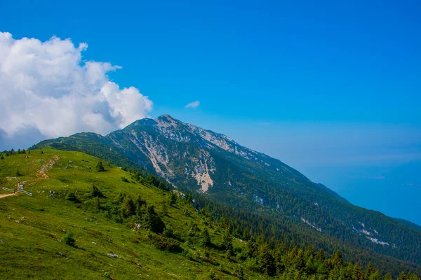 Talya Nın Verona Eyaletindeki Garda Gölü Ndeki Alpler Tepelerinde Bulutlar — Stok fotoğraf