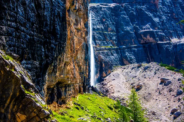 Прекрасний Величний Водоспад Валь Травентіс Доломітах Кортіна Ампеццо Беллуно Венето — стокове фото