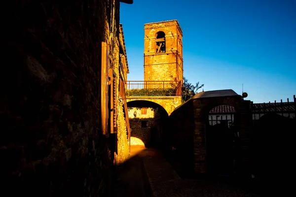 Hermosa Imagen Una Torre Medieval Citerna Perugia Umbría Italia Atardecer — Foto de Stock