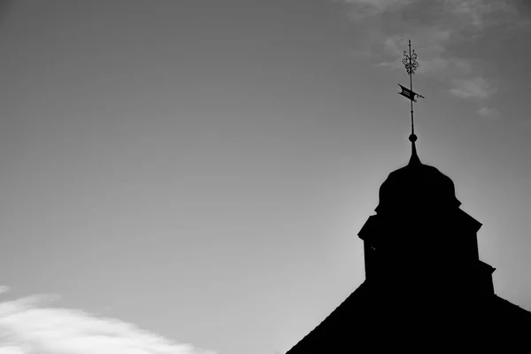 Sylwetka Kościoła Dzwonnicą Caldaro Bolzano Włochy — Zdjęcie stockowe
