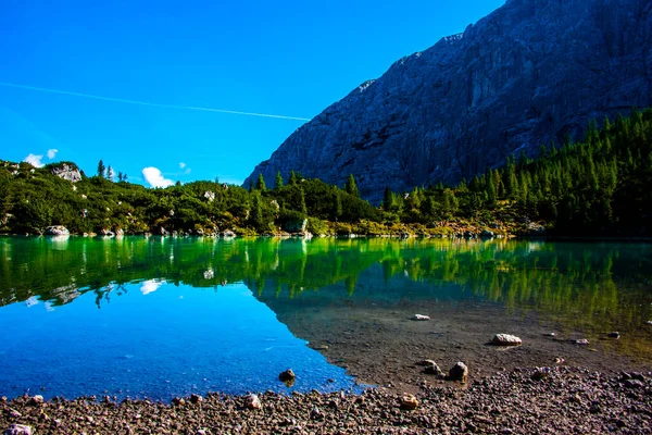 素晴らしい湖Sorapisの画像コルティナD Ampezzo Belluno イタリアのAmpezzo Dolomitesに囲まれています — ストック写真