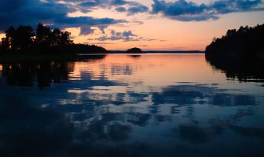 Renkli gün batımı ve okyanus
