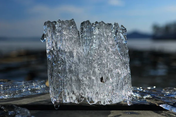 Pedaço Gelo Pego Primavera Lago Fusão Fundo — Fotografia de Stock