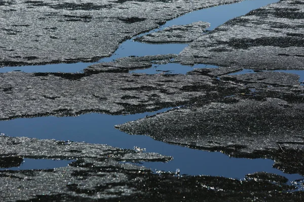 Весняне Озеро Таненням Льоду Відкритою Водою — стокове фото