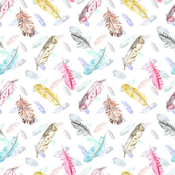Aquarell Boho nahtloses Muster mit bunten Vogelfedern auf weißem Hintergrund. handgezeichnete ethnische Stammesillustration. — Stockfoto