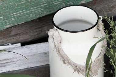 Köyde Vintage eski süt olabilir.