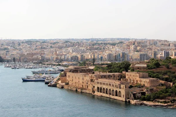 Malta Adası sahilinde çeşitli şehirlerin muhteşem manzarası.