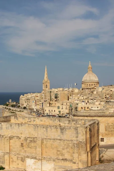 マルタ島の首都 バレッタの古代都市の美しい空 — ストック写真