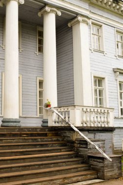 Rusya 'da eski bir malikane cephesi parçası.