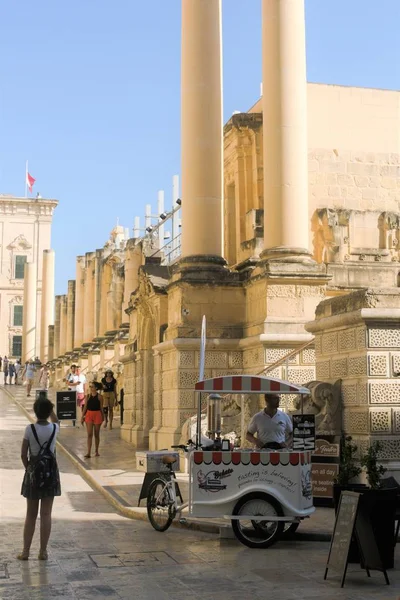 Valeta Malta Agosto 2019 Comercio Helados Las Ruinas Viejo Teatro —  Fotos de Stock