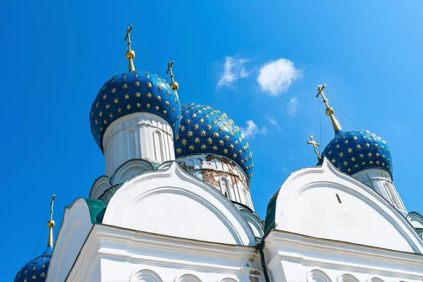 Rusland Uglich Juli 2020 Blauwe Koepels Van Orthodoxe Kathedraal Tegen — Stockfoto