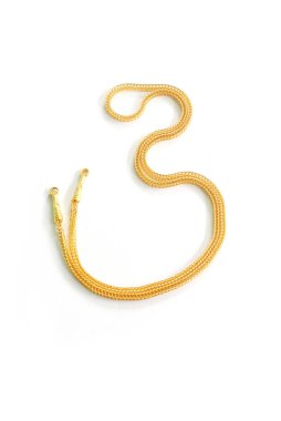 Singer Gold beyaz bir arka plan üzerinde 3 numara olarak yerleştirilir.