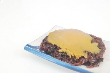 Obur pirinç muhallebisi. Kahve ile sabah atıştırmalık.