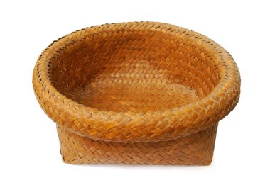 Beyaz arka plan üzerine bambu sepeti örgü. (Kırpma Yolu ile).