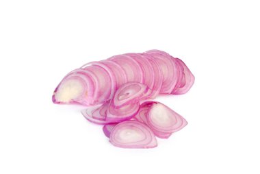 Shallot iştah yapar, vücudu ısıtmak için yardımcı olur. Beyaz arka plan üzerine shallot. Kırpma Yolu ile.
