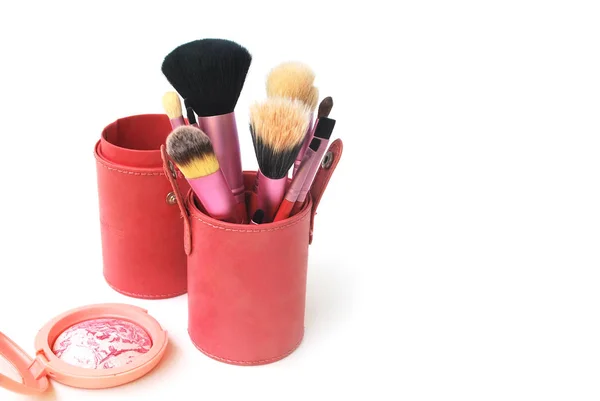 Hintergrund Kosmetische Equipment Rouge Pinsel Auf Weißem Hintergrund — Stockfoto