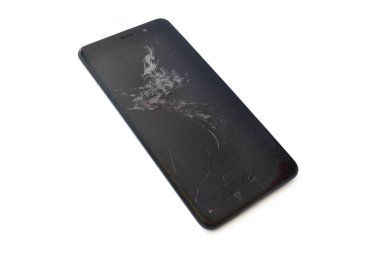 Beyaz arka planda kırık ekran lı telefon. (Kırpma Yolu ile).