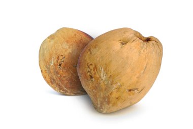 Beyaz arka planda kurutulmuş hindistan cevizi.kırpma yolu ile.