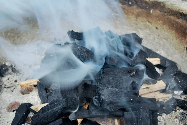 Стародавня Пожежа Використанням Деревного Вугілля — стокове фото