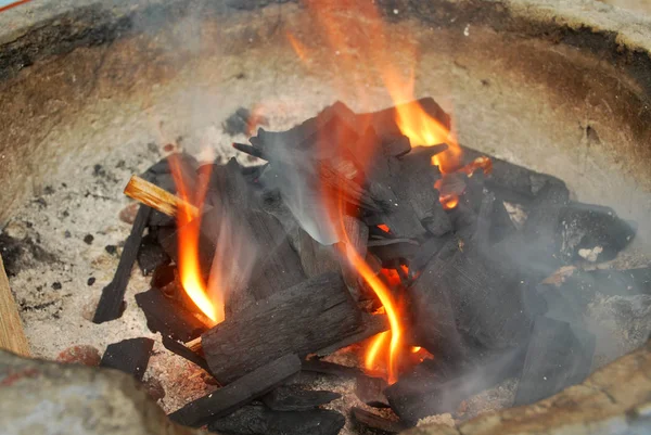 Fogo Antigo Usando Carvão Vegetal Madeira — Fotografia de Stock