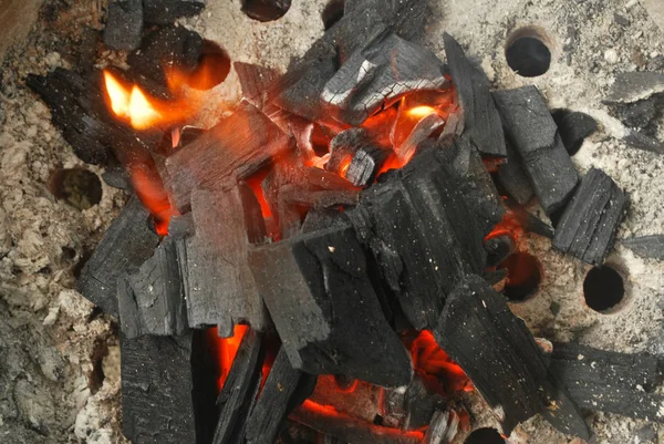 Starożytny Ogień Przy Użyciu Węgla Drzewnego Drewna — Zdjęcie stockowe