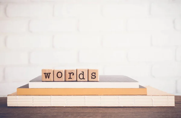 Words Letters Blok Kubussen Top Van Boeken Houten Tafel Met — Stockfoto