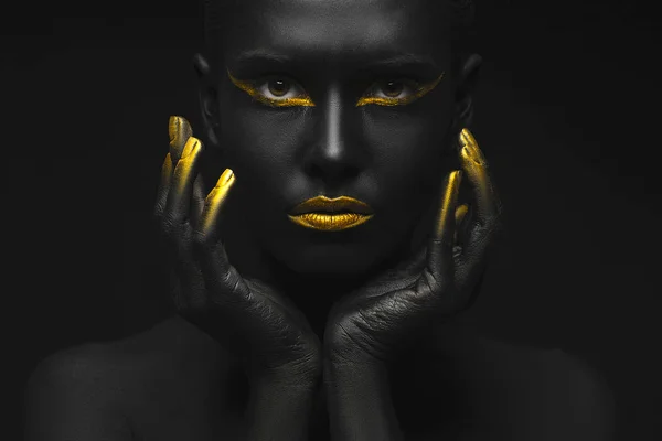 Beautiful Woman Bright Make Made Gold Black Background — Stock Photo, Image