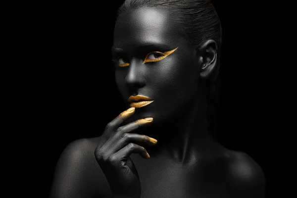 Fond Noir Femme Noire Avec Maquillage Chic — Photo