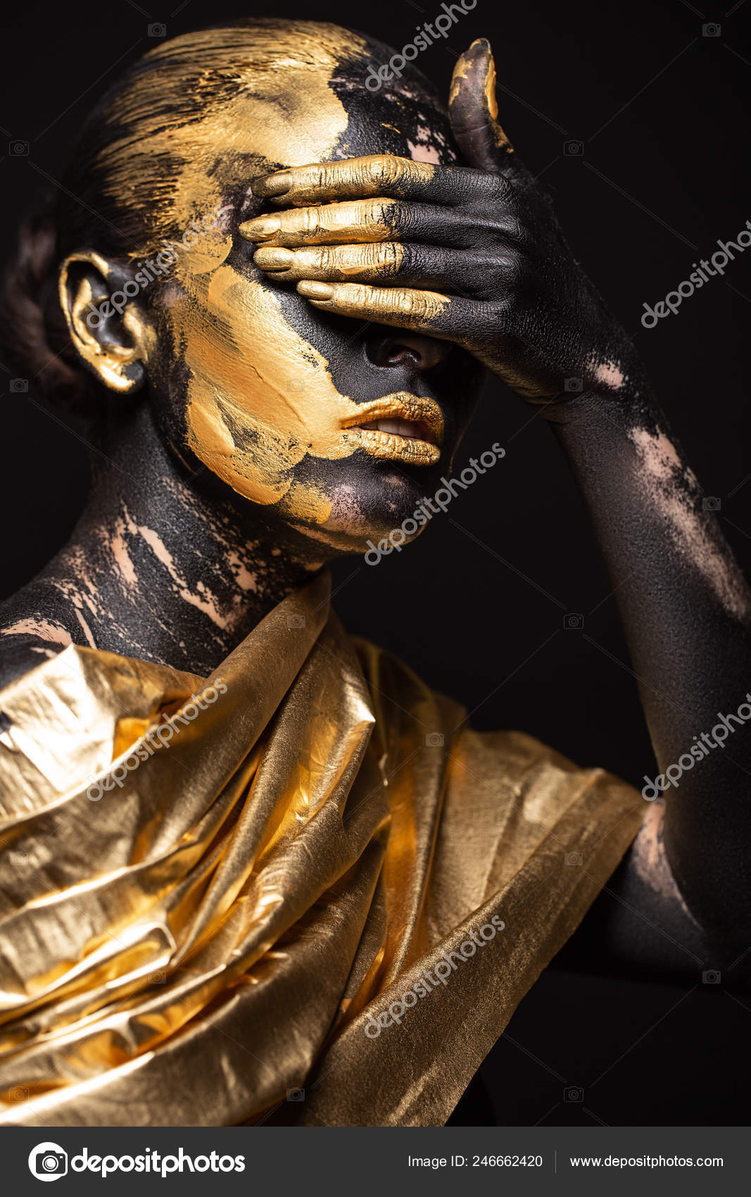 485 Gold Body Paint Stock Photos, High-Res Pictures, and Images