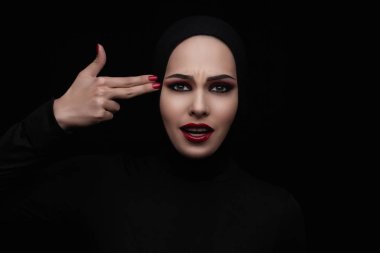 Güzellik Elbiselerin altında gizlemek değil