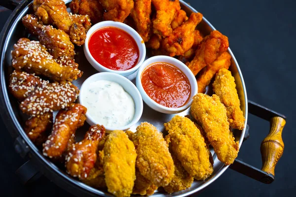 beer drink chicken set, a variety of chicken wings with sauces
