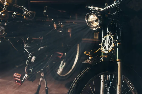 Горный велосипед с фары крупным планом — стоковое фото