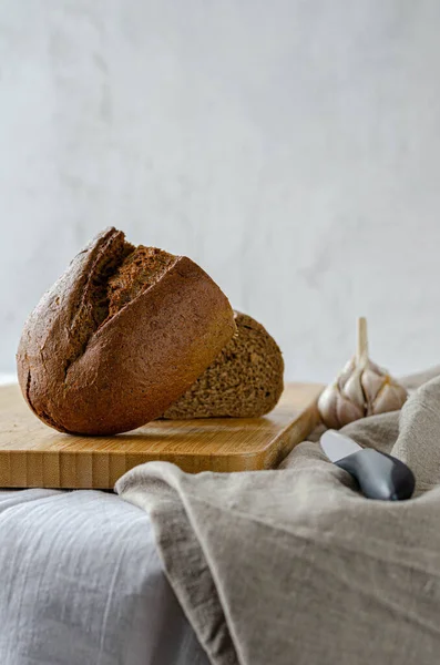 Loaf Rye Bread Table Fabric Sliced Bread Wooden Board — Stock Photo, Image