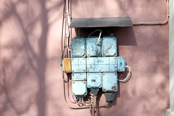 Vintage Electricity Circuit Box Blue Pink Wall Old Engineering Technology — Stock Photo, Image