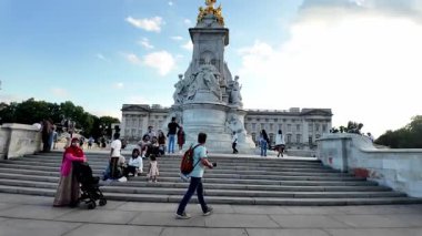 Queen Victoria Memorial with winged victory (nike) statue on top - Monument in front of Buckingham Palace, designed by Thomas Brock