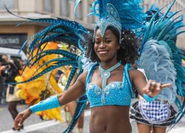 Lozan İsviçre - 12 Mayıs 2019 : Lozan 2109 Karnavalı'nda performans sergileyen Brezilyalı dansçılar