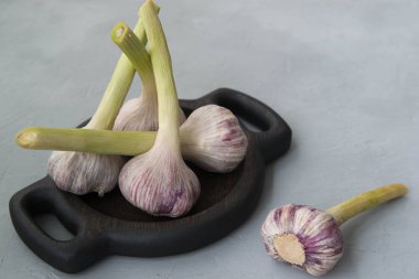 Sarımsak masada, bağışıklık için yararlı bir baharat.