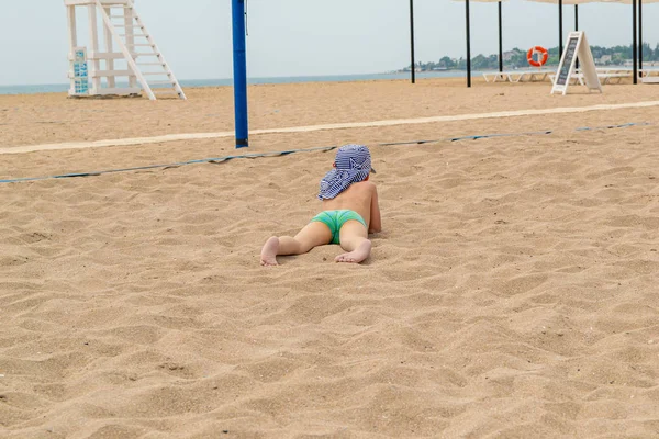 Niño Juega Fútbol Playa Concepto Deporte Estilo Vida Saludable Aire — Foto de Stock