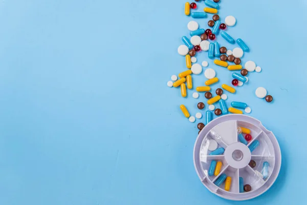 Begreppet Hälsa Och Medicin Distributionen Piller För Dagar Blandade Farmaceutiska — Stockfoto