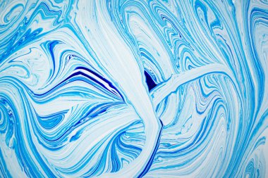 Boya karışık -mavi ve beyaz - doku. Anaokulunda veya evde boş zamanlarında çocuğun yaratıcı gelişimi. 