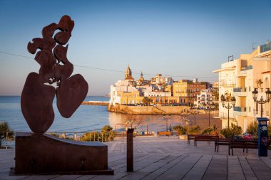 Sitges, Ispanya 'nın Catalunya kentinde yer alan bir şehirdir. Plajlar ve gece hayatı ile ünlüdür..