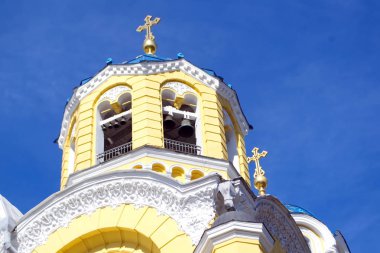 Ortodoks kilisesi ve kilise çanları üzerinde